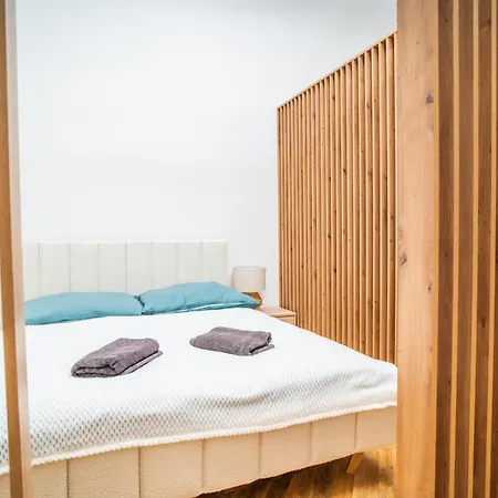 Luxapart Big 12people With Breakfast