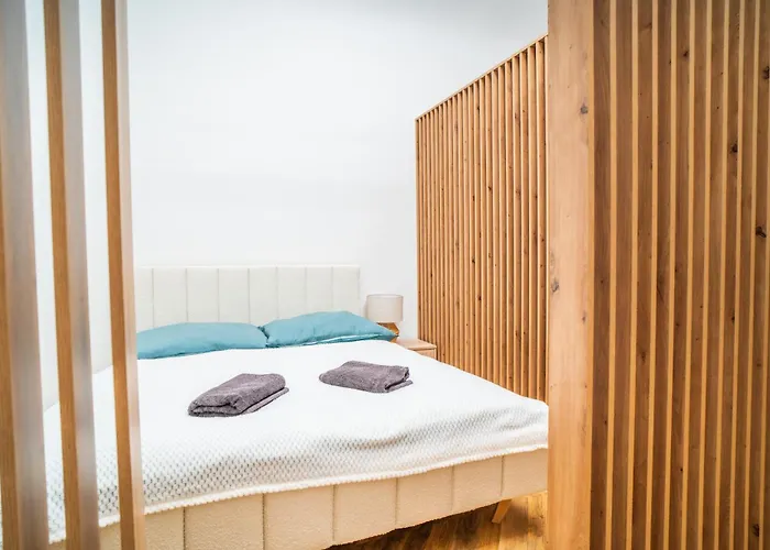 Luxapart Big 12people With Breakfast